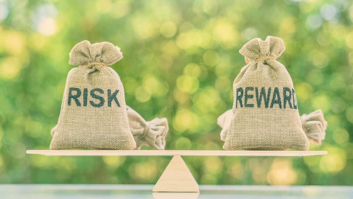 Risk reward ratio / risk management concept